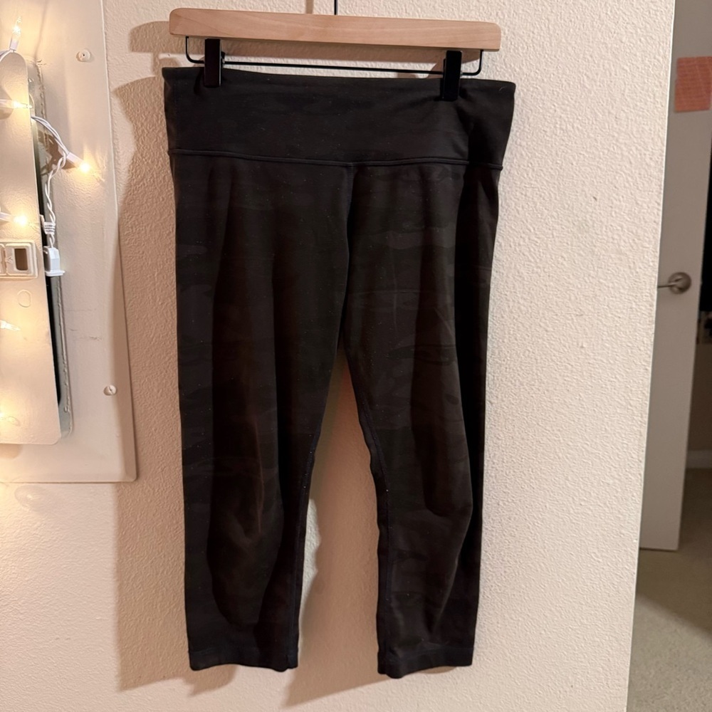 lululemon athletica Cropped Black Camo Leggings